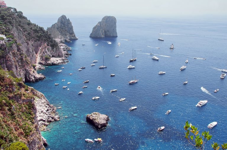 Capri contro De Luca: noi zona gialla