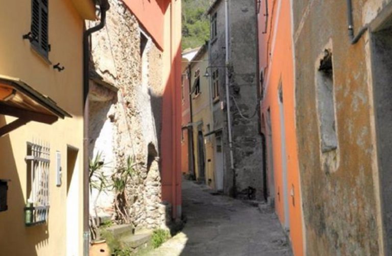 Casa divisa tra due comuni