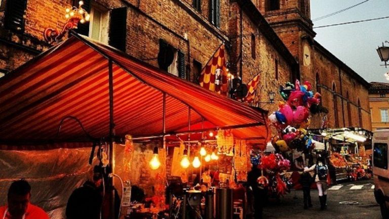 Covid, strade affollate