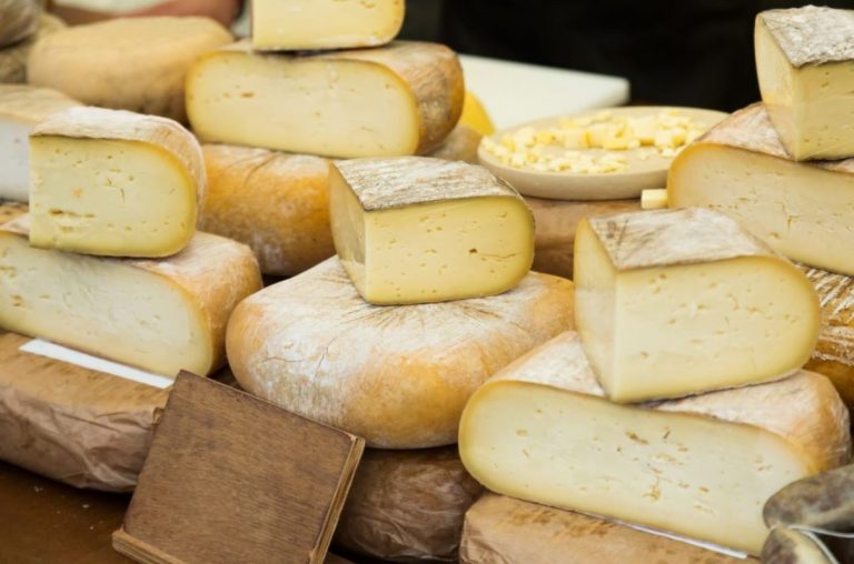 Listeria monocytogenes, formaggio