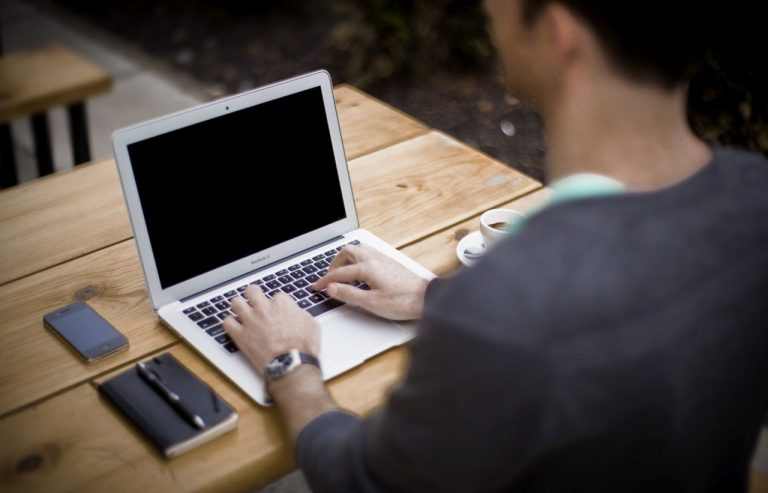 I pericoli dello smart working in pigiama