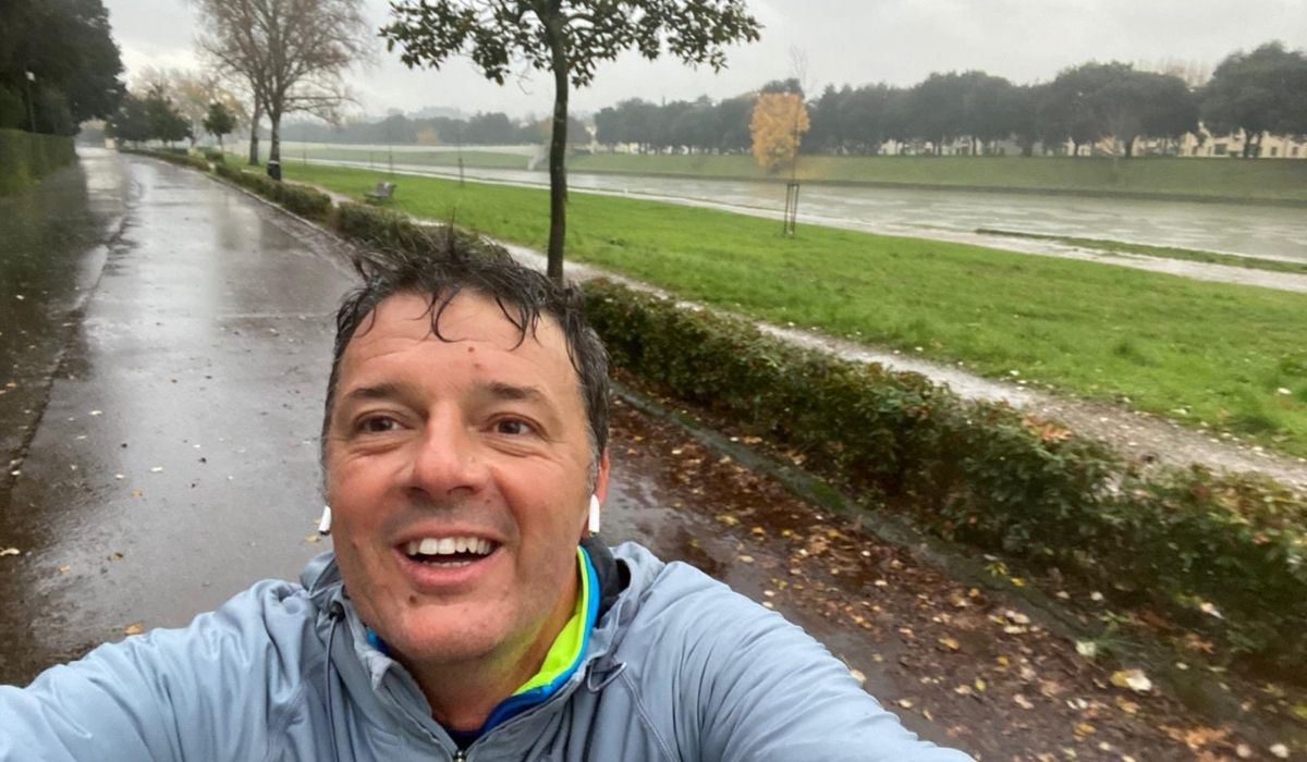 Matteo Renzi fa Jogging. Un dettaglio però attira l'attenzione