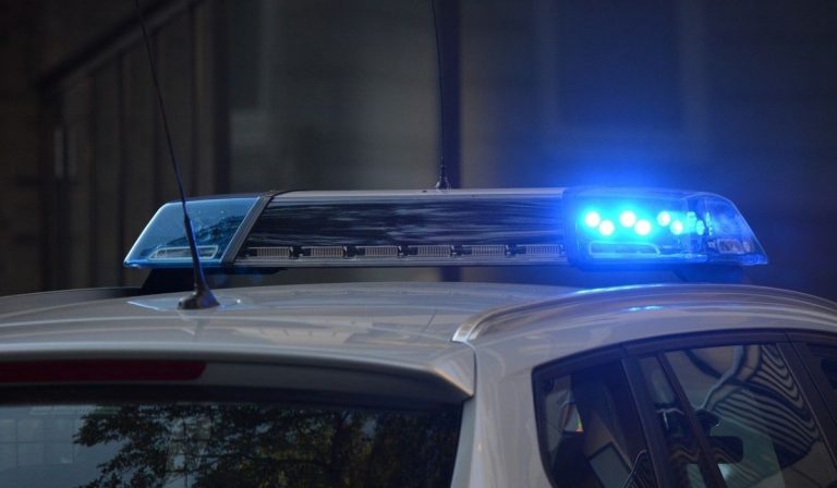 moglie si toglie la vita uccisi i figli