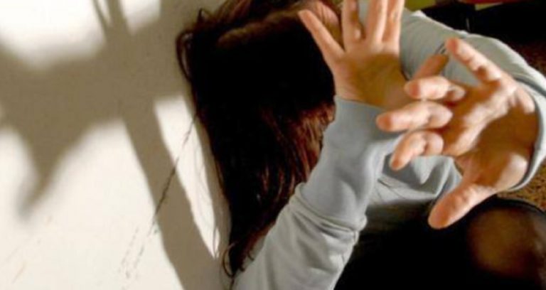 negato aborto vittima di stupro