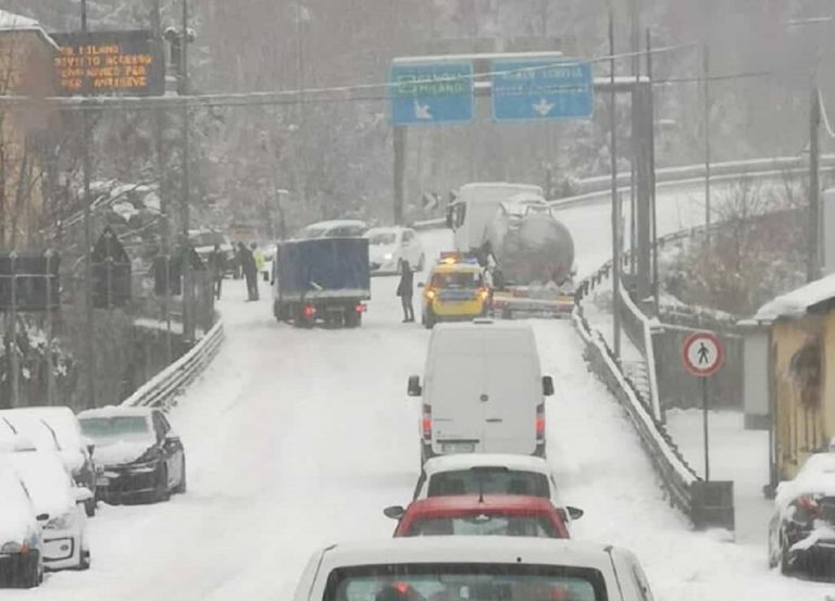 neve-liguria-traffico-bloccato