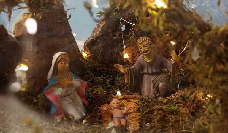 Presepe nel casco dell'ossigeno, Natale in terapia intensiva