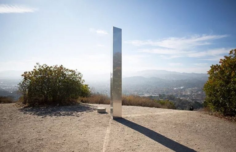 Terzo monolite di metallo in California, dopo Utah e Romania