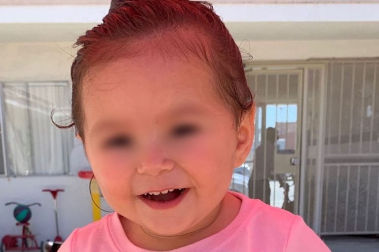 bambina morta in auto