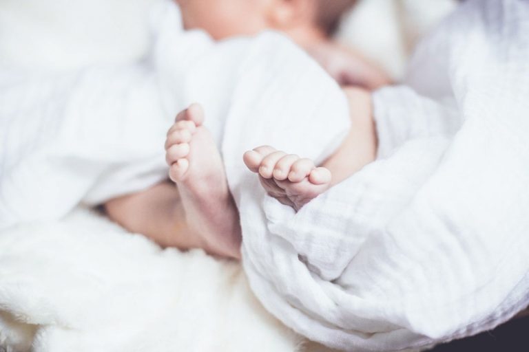Bambino nasce con anticorpi covid
