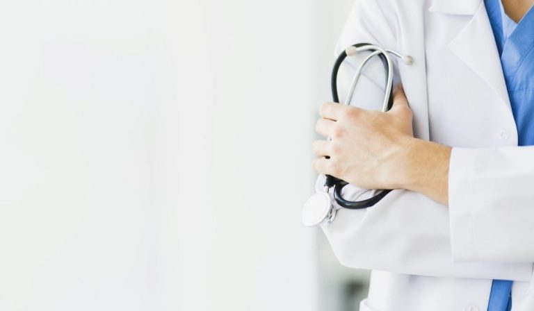 bambino soffoca infermiere gli salva la vita