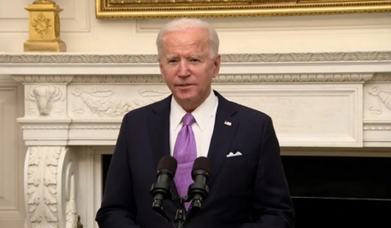 Biden: "Dosi vaccino riordinate, 200 milioni per gli Usa"