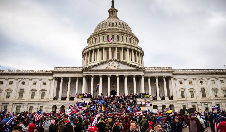 Usa, FBI: "Proteste armate pianificate in 50 Stati", è allarme