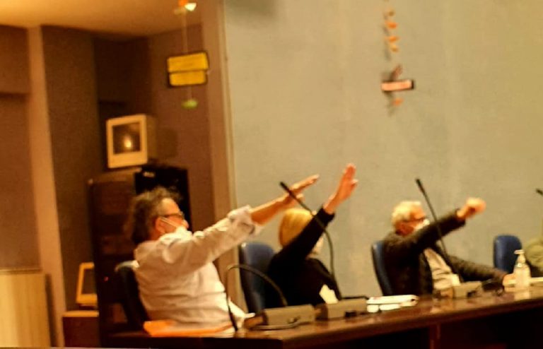 cogoleto-saluto-fascista-consiglio-comunale