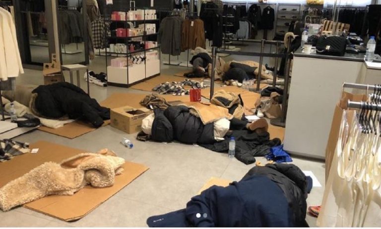 Commessi di Zara costretti a dormire per terra