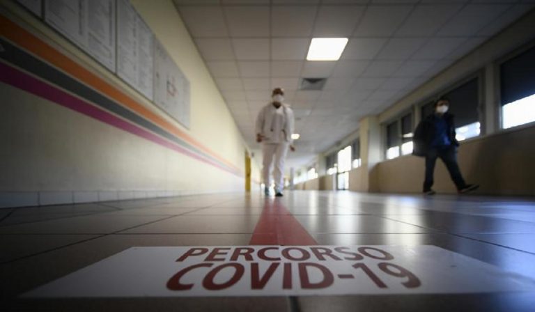 Coronavirus, calo di contagi mai visto da 3 mesi