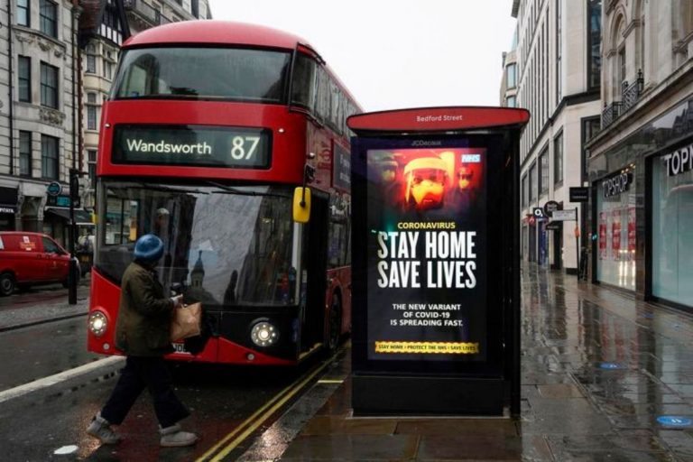 covid londra autobus ambulanze