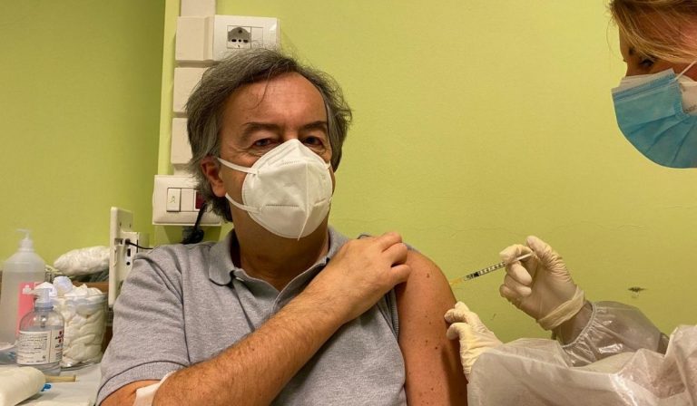 covid Roberto Burioni vaccinato