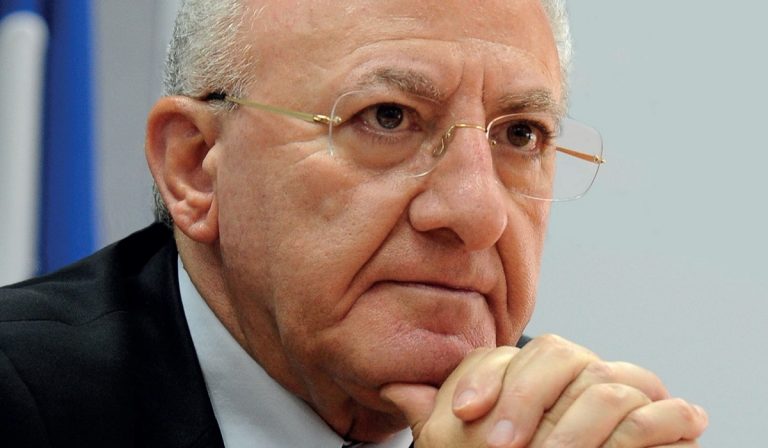 De Luca: "Picco contagi a fine mese, Feste troppo rilassate"