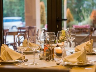 gli italiani preferiscono il pranzo in ristorante e la colazione al bar
