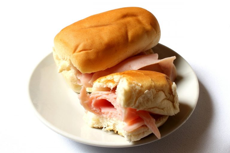 Panini al prosciutto confiscati