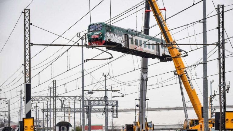 Il treno deragliato