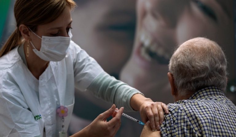 Vaccino Covid, Israele: calano i contagi dopo la prima dose