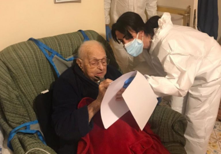 La storia di Gary arriva da Piano di Sorrento, vaccinato a 102 anni