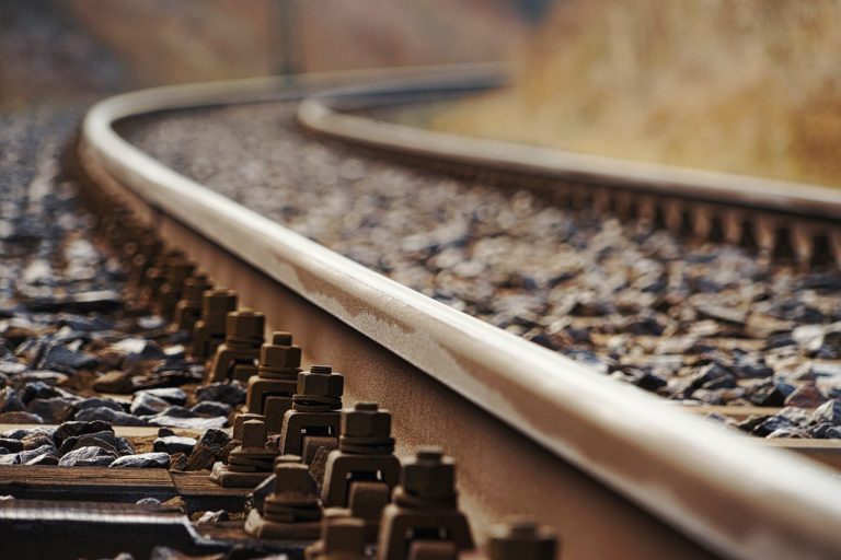 17enne travolto dal treno