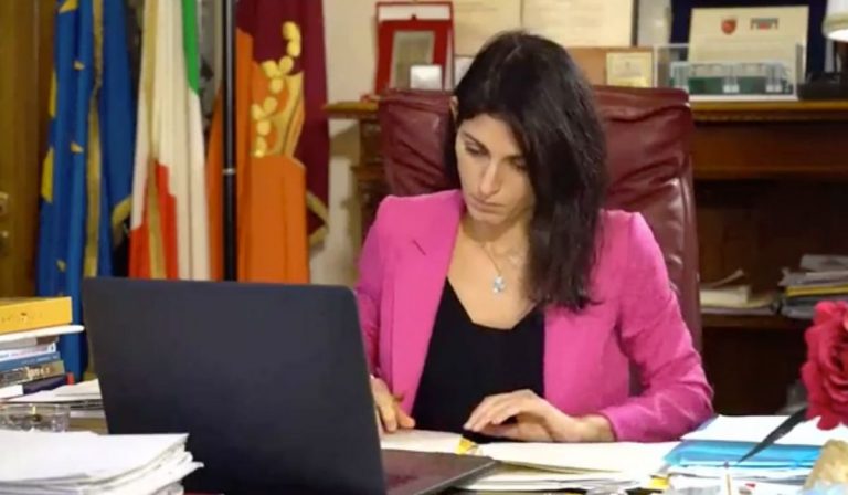raggi ritirata delega vicesindaco assessore