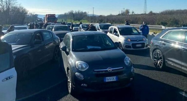 ristoratori bloccano autostrada