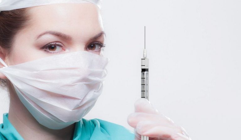 ritardo vaccini influisce sugli italiani