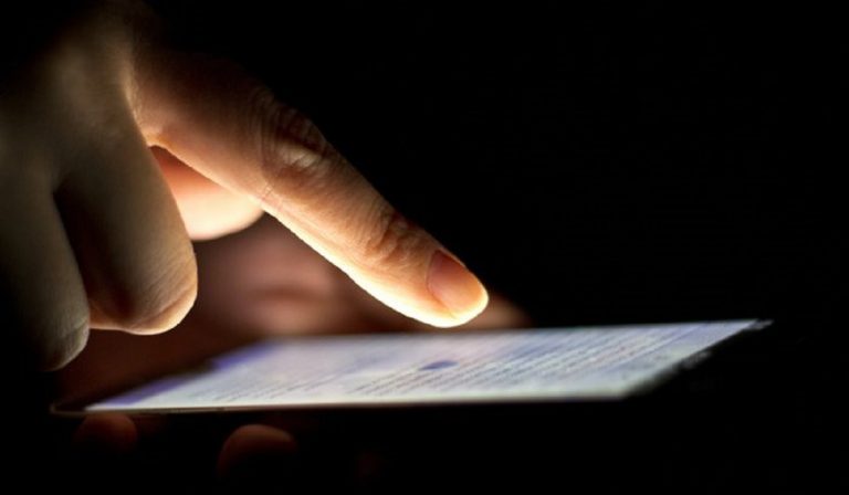Video di abusi sui bambini su Whatsapp: minorenni indagati