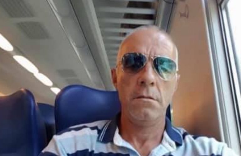 uomo accoltellato