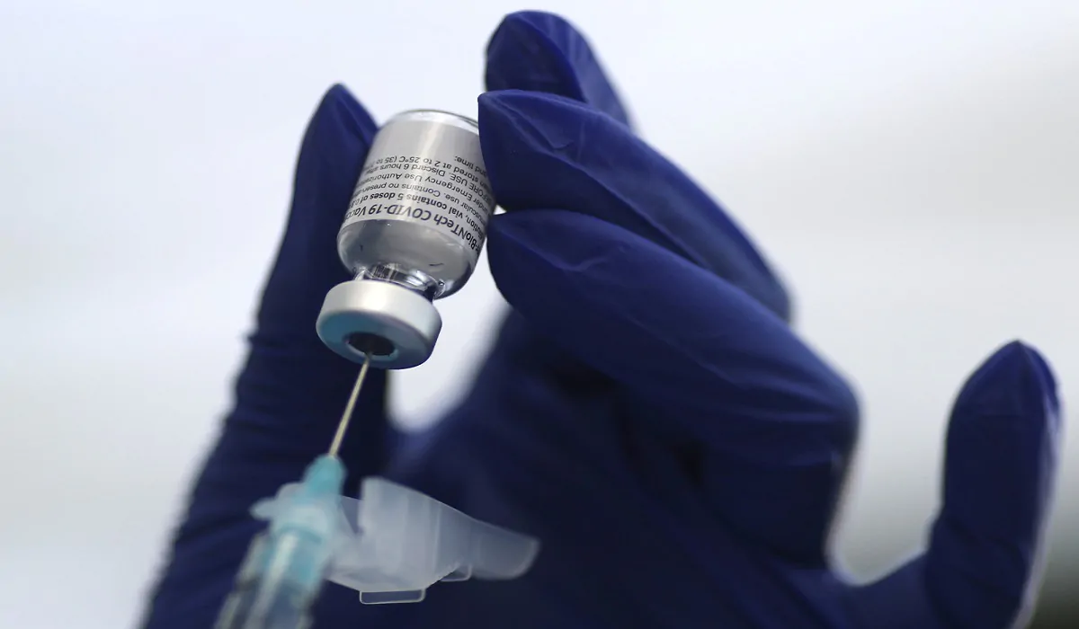 Vaccino Covid, Unione Europea: contratto per altre 300 dosi