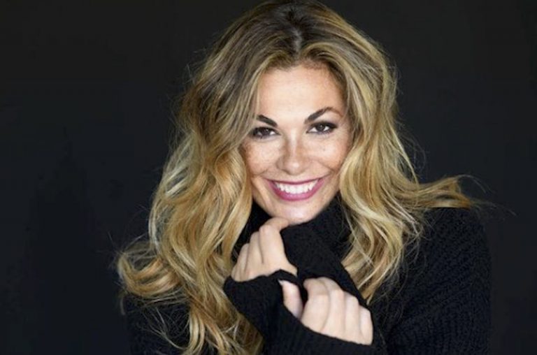 Vanessa Incontrada baffi