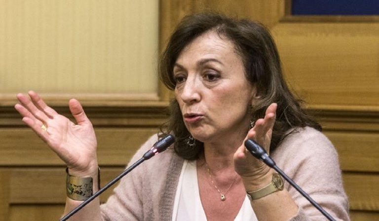Vaccino Pfizer, zampa: "Più dosi a chi paga di più? Non risulta"