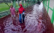acqua rossa nel paese