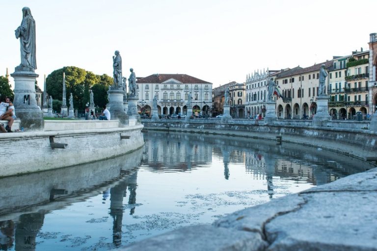 Assembramento in Prato della Valle a Padova