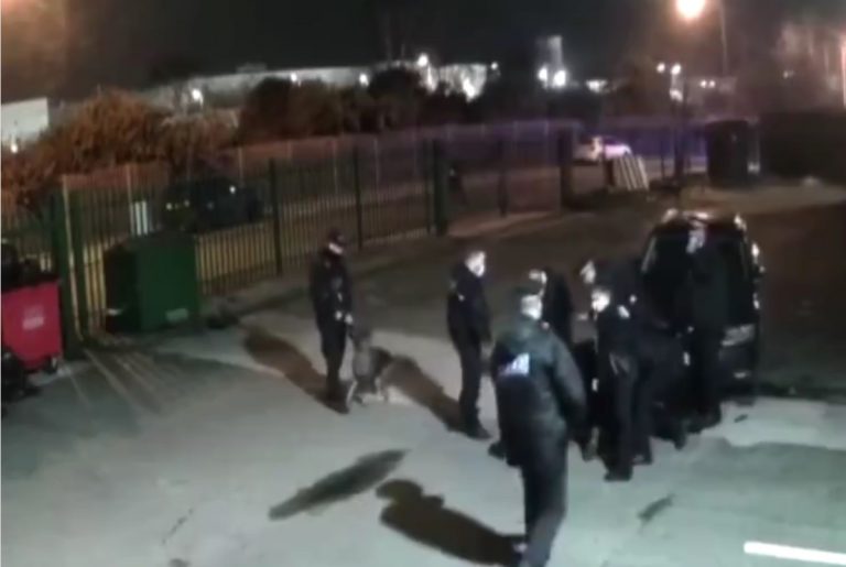 Covid-19 nel Regno Unito, la polizia irrompe in una palestra