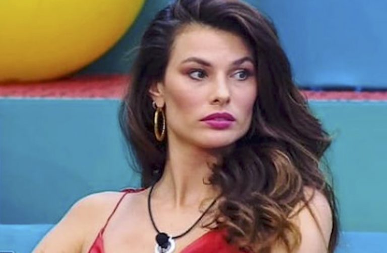 Dayane Mello abito