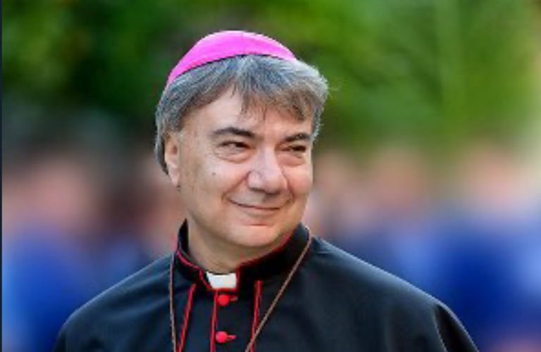 Don Mimmo Battaglia, arcivescovo di Napoli guarito dal Covid
