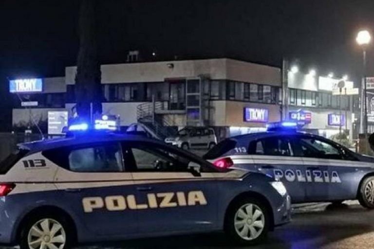 festa clandestina, scoperti dalla polizia in una casa vacanza
