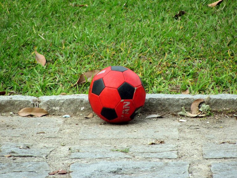 il calcio ai tempi della pandemia è con il distanziamento