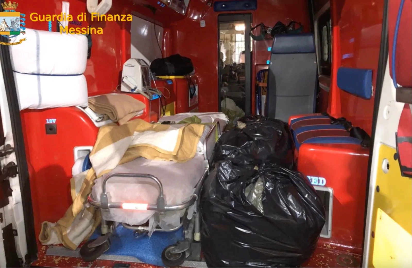 Messina, 30 kg di marijuana in un'ambulanza