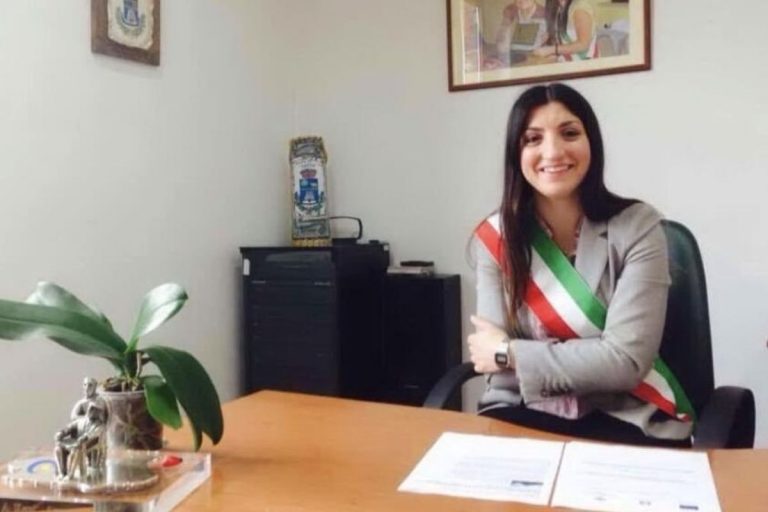 medico Oniferi sindaca