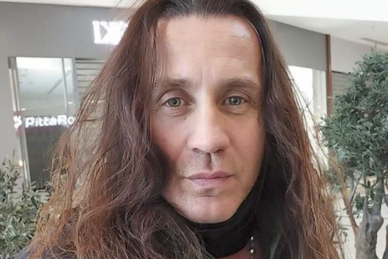 Povia padre morto