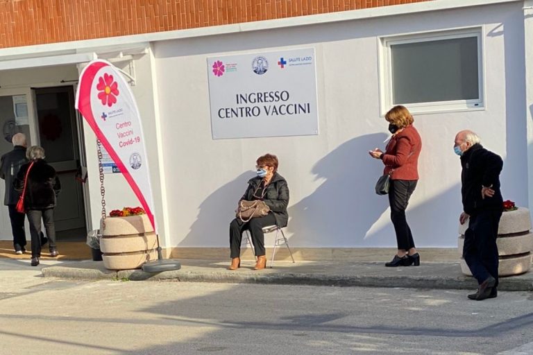 Vaccini Aifa una dose
