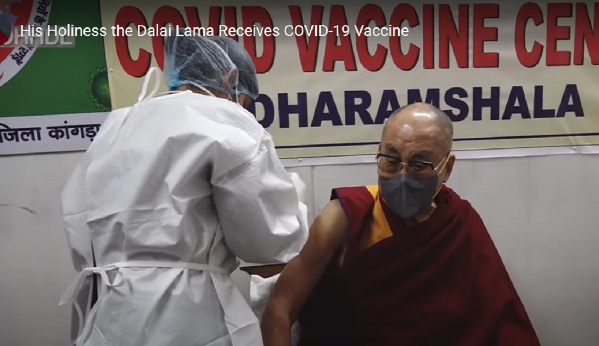 Vaccino Astrazeneca per il leader buddista