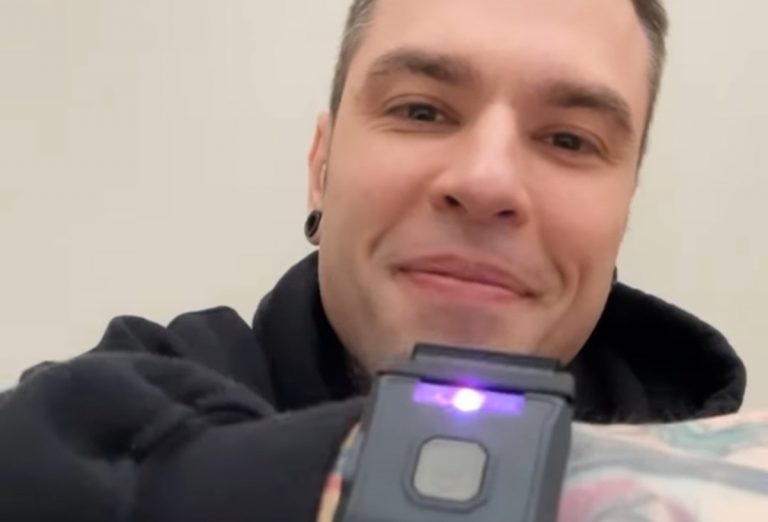 Fedez braccialetti ansia