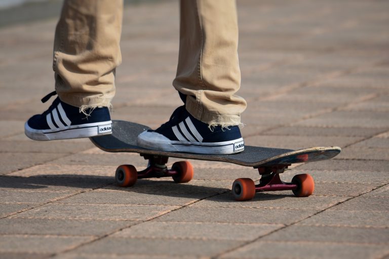 Adidas regala scarpe? è una truffa